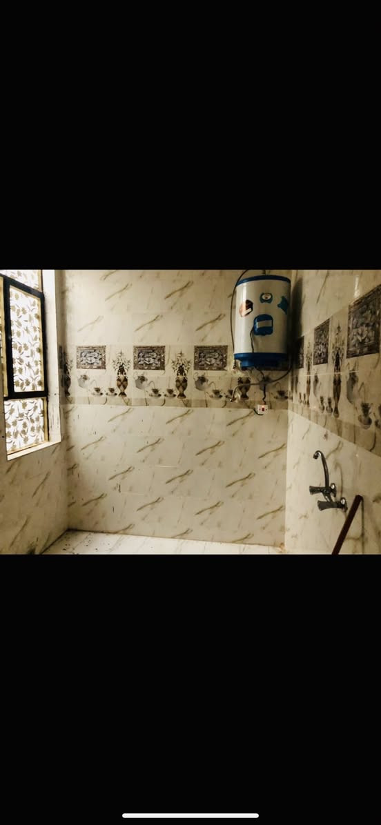 شقه جديده للايجار طابق ثاني مكونه من حولي وغرفتين ومطبخ وحمام الموقع الجريخي مقابل حسينيه اسد الله الغالب للاستفسار ***********
