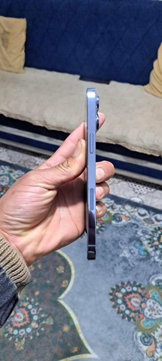 السلام عليكم 13 برو ماكس نظيف بشكل اخو الجديد بطاريه 91 وذاكرة 256كله شغال ما ممبدل بي اي شي العنوان بغداد الاستفتار ***********
