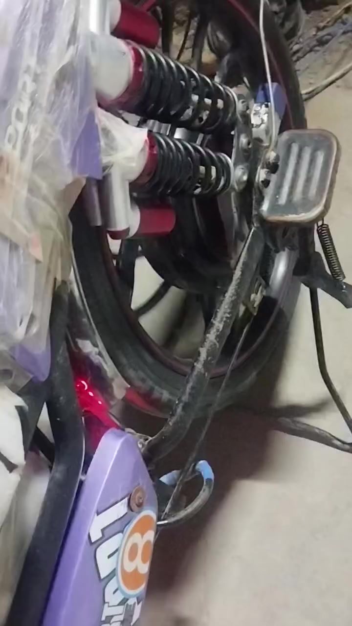 السلام عليكم  باسكل شحن للبيع الباسكل عوزا تعديلات مثل البريك المامي بس واير ولوراني هم بس واير ملاحضه بسيطه الشاشه مال عداد بس العداد مايشتغل ولباقي كلا شغال البطاريات ليثيوم قويات ولملف جديد هوا ولويالا ولايت ناصي عالي اشاير الباسكل نضيف ابدلا ضفيرا وسريع حيل................السعر 200 وبي مجال قليل مكاني كربلاء حي الرباب قرب صيطرت البراهيميا...... للستفسار علا هذا الرقم.... ***********
