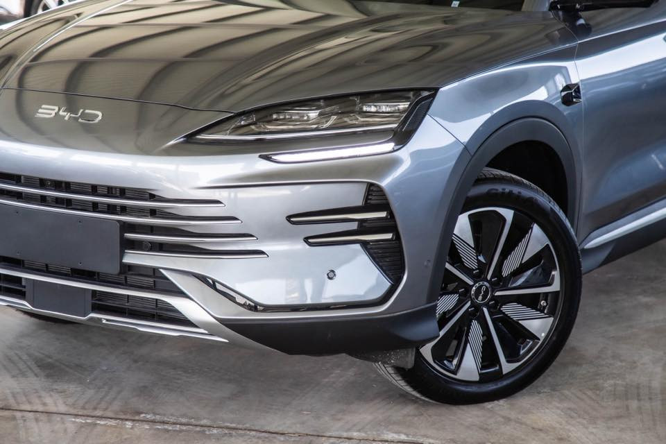 �✨ متوفر الآن لدى المهند للسيارات ✨🚗

🔥 BYD Song Plus Champion Edition DM- i 
بطاريه مبيره تقطع مسافه 160 كم في الشحنه اعلى صنف بجميع الاضافات 
 
2025 🔥
🔹 عداد صفر

🔹 مكفولة

⚙️ المواصفات الفنية:

 • محرك 1500 سي سي

 • 4 سلندر – بنزين

 • قوة 218 حصان

 • حجم خزان الوقود 60 لتر

 • تقطع بالفل الواحد تقريباً 1300 كم

🔋 البطارية:

 • سعة 26.6 كيلوواط

 • نوع Blade Battery

 • تقطع بالشحنة الواحدة حتى 160 كم

 • إمكانية القيادة على الكهرباء بالكامل

🛋️ التجهيزات والإضافات:

✔️ سقف بانوراما

كراسي امامي كهرباء

صندوق كهرباء

✔️ مقاعد جلد كهربائية

✔️ تدفئة وتبريد مقاعد

✔️ ستيرنك مدفأ

✔️ شاحن لاسلكي (Wireless Charger)

✔️ Sentry Mode (وضع الحماية والمراقبة)
✔️ اصطفاف ذاتي

✔️ كاميرا مراقبة

✔️ تحديثات وسوفتوير مستمرة

✔️ جميع التطبيقات مفعّلة

✔️ شاشة أمامية كبيرة متعددة الخصائص

✔️ عداد ديجيتال

✔️ 14 كاميرا (أمامية + جانبية + خلفية)

✔️ أضوية أمامية LED + إضاءة نهارية LED

✔️ تحكم بالطارة

✔️ مثبت سرعة

✔️ جير تتش

✔️ هاندبريك إلكتروني

✔️ بصمة تشغيل ودخول

✔️ فتحات مكيف خلفية

✔️ حساسات أمامية وخلفية

✔️ جنوط ألمنيوم

✔️ صندوق خلفي كهربائي

✔️ مرايا طي كهرباء

✔️ مداخل USB

✔️ أنظمة قيادة متعددة

✔️ Smart Drive

🛡️ أنظمة الأمان:

🔹 Auto Park (اصطفاف ذاتي)
🔹 Blind Spot Monitor (حساس النقطة العمياء)
🔹 Lane Assist (تحديد مسار)
🔹 Radar
🔹 Auto Lights
🔹 Voice Command
🔹 Airbags
🔹 WiFi

📞 للاستفسار يرجى الاتصال على الأرقام التالية:
0797055388

#منطقة_الحره #سيارات #trend #mercedes #freezon #jordan #Amman #ORDER_NOW #luxury_cars #suv_الأردن #byd #BYDSongPlus #BYDSongPro #BYDTang


**إذا كنت صاحب هذا الإعلان وتريد حذفه لأي سبب، رجاءا أرسل رسالة إلى الدعم الفني**