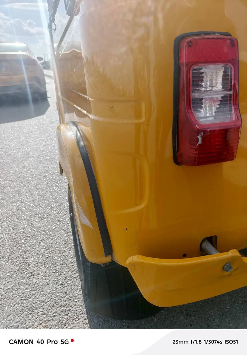 سلام عليكم تكتك٢٢ مضلع  مرقمه رقم بغداد انكليزي بسمي العنوان بغداد الشعله السعر ٩ ونص وبيه مجال ***********
