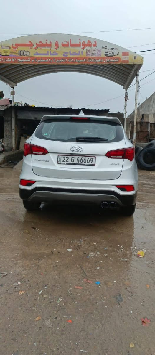 السلام عليكم
سنتافي 20017
سنويه جديده 
بيها قطعين باب السائق وباب الخلفي بدون دواخل 
كير محرك شرط سياره جاهزه ،السعر,150$
***********
