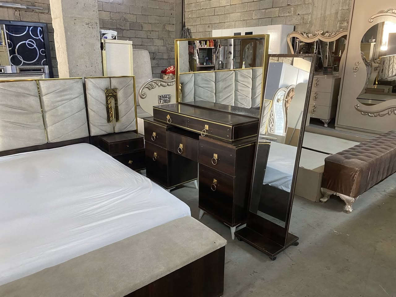 9 قطع. تصميم بيبان نضافه. كلش نضيفه  السعر 500 وبي مجال  الاستفسار اتصال ع رقم ‭0788 894 9966‬
