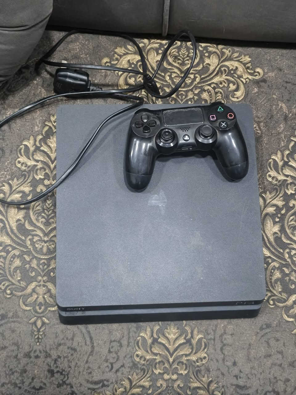 السلام عليكم بلاي فور ليس مهكر سلم السعر 200  الرقم ***********
