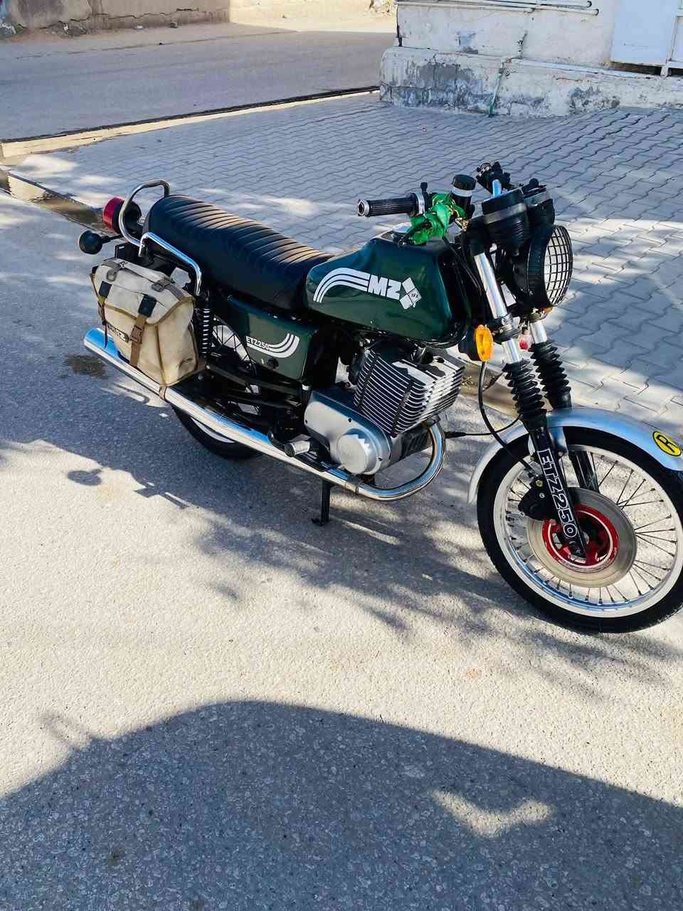 سلام عليكم  ماطور ٨٢ رقم وسنويه بدون راعي لحيم مقدم دسك كهربايات كله شغاله  بلخشم فقط سايس 2عل شرط تفتح يمي ماطور متعوب عليه ومكينه ناعمه  مكاني نجف سعر 1800 وبي مجال حك جيه رقمي ***********
