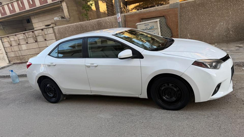 كورلا 2017 le
ماشيه 90 الف ميل 
سياره كلش جديده 
حداديه كلها جديده 
داخل جديد اي نقص مابي 
سياره جاهزه من كل نواحي اي نقص مابيها 
سياره باسمي تحويل ثاني يوم
السعر 119 $ بيها مجال كلش بسيط 

***********
