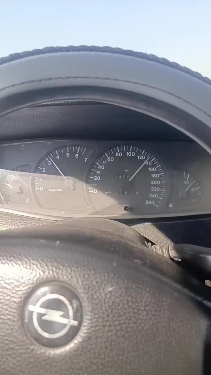 اوميكا بزون موديل 1996 سياره بلادي 6سلندر سنويه جديده 2029
كهربايات كلها شغاله دفتر بانزين بيها السياره مرايات كهرب السياره  قدام العين شرط لا ضربه ولا كصه ولا دعم فقط مصبوغه عام جماله شرط التحويل السعر 42 وبيها مجال لالطيبين 
***********
***********
