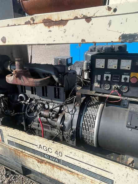 مولد دويز 914حلواني نوزل قلم 47KVA شركه مامفتوح برغي بي شرط لا صرف ولا بخار ***********
