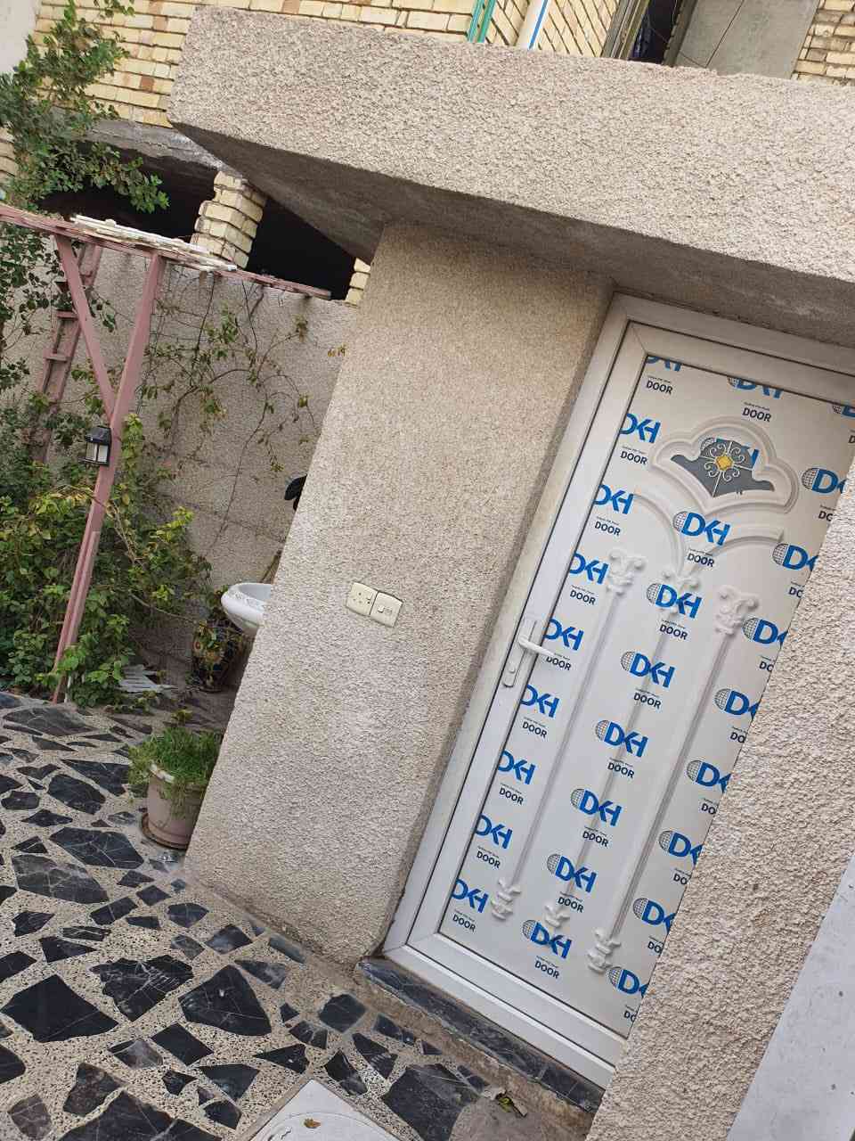 بيت طابو صرف للبيع
المساحه ١١٠م 
طابق  ونص
غرفتين نوم واستقبال وصحيات ٣ ومنور ٢
شهداء العبيدي الثانيه خلف المستوصف
***********
