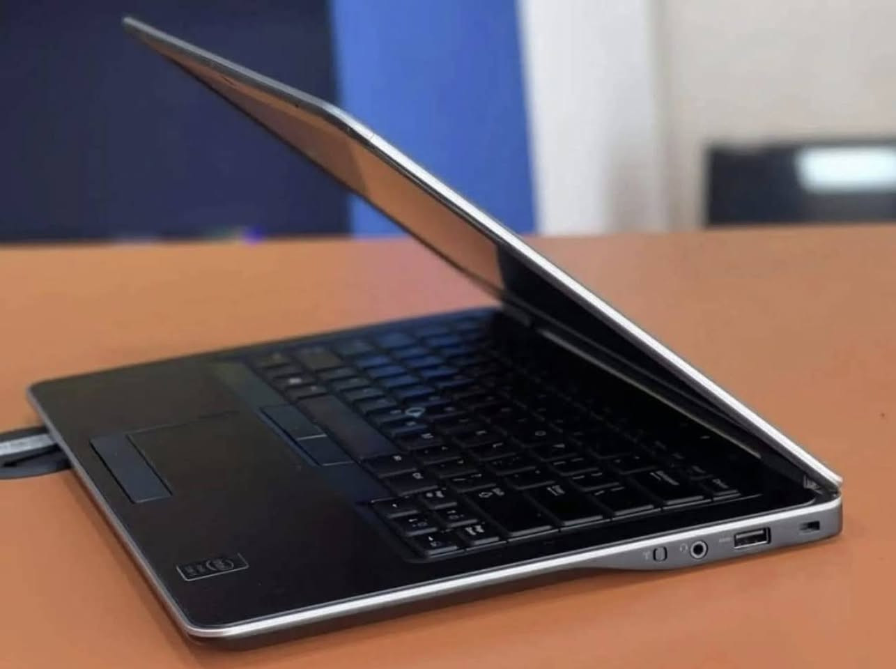 لابتوب Dell للبيع
المعالج core i5 الجيل الرابع فئة M
رام 8 كيكا 
هارد 256 كيكا SSd
 كرت الشاشه الخارجي AMD حجم 2 كيكا
كرت الشاشه الداخلي  Intel Uhd 520 حجم 4 كيكا
الشاشه حجم 14 انج ضد التوهج  
باتري ليثيوم 6 خلايا  شحن سريع 65 واط والباطرية  ممتازه
كامره دقة hd
   الحاسبه كلش نضيفه وحلوه
السعر 200 الف النجف, العراق


**إذا كنت صاحب هذا الإعلان وتريد حذفه لأي سبب، رجاءا أرسل رسالة إلى الدعم الفني**