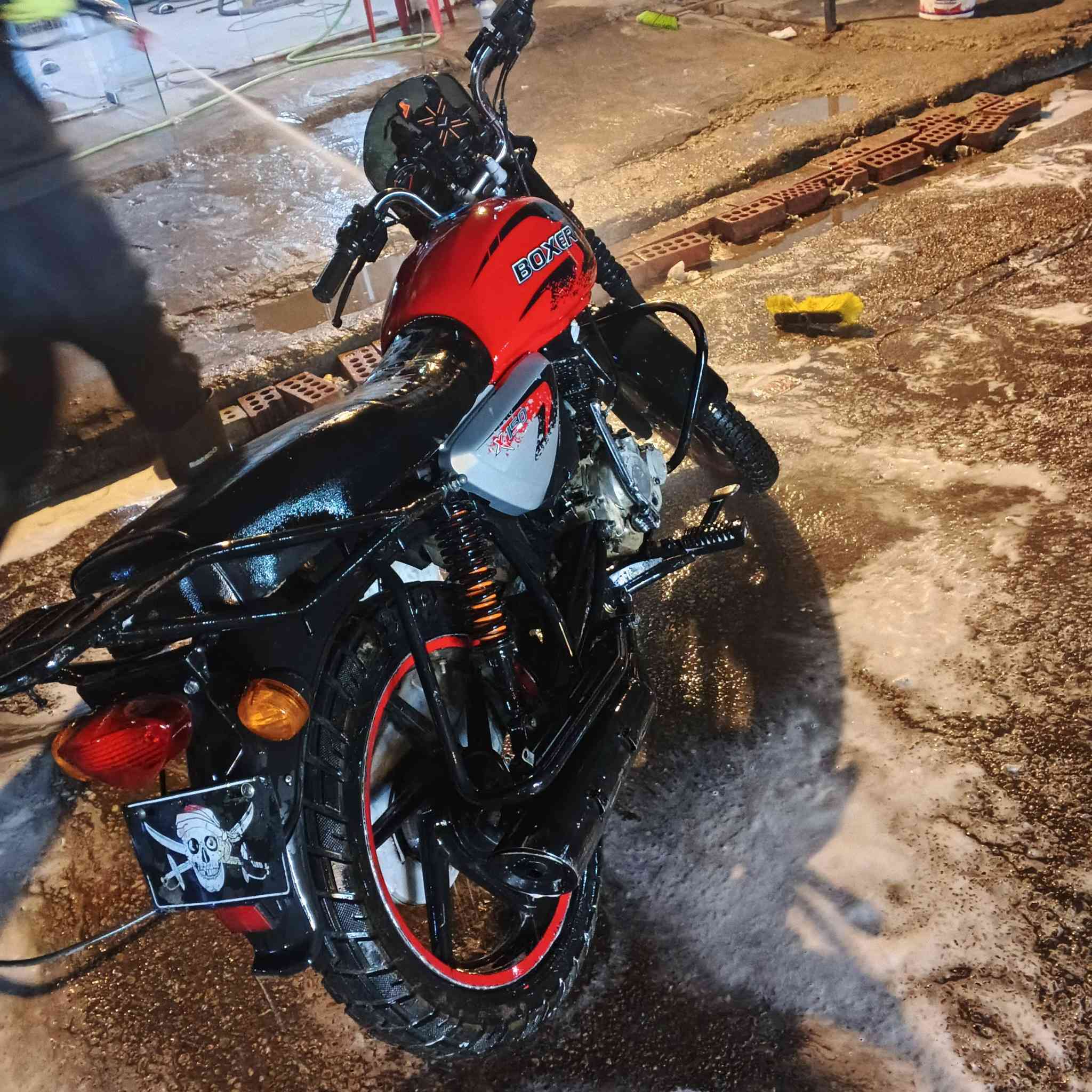 سلام عليكم دراجه بوكسر جبلي موديل ٢٢كامله دراجه 
مكانها بغداد البياع سعرها 800وبيها مجال بسيط تجي تفحص وتاخذ وتروح اورقها ماكو اني اتكفل بكلشي يعني تاخذ من باب البيت نقصها شاره يمنه وستاند تعليك 
كهربايات كلها شغاله رقم تلفون ***********
