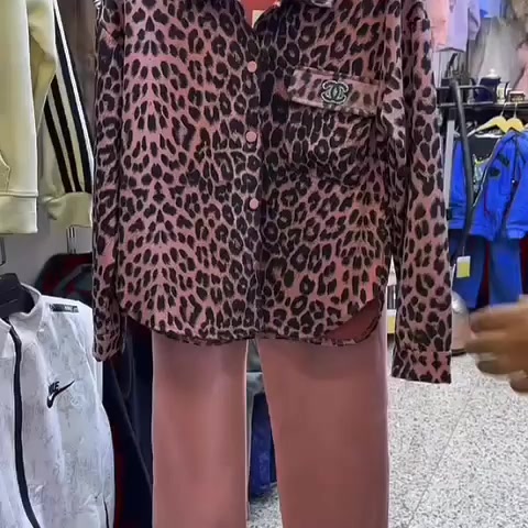 👨‍💼✨ وصلت أحدث التراكات والسوتات الولادي والبناتي حصرياً في مجمع دارين! 
الراحة والأناقة يجتمعان في تصاميم عصرية وألوان مبهجة تناسب كل ذوق 💕

🩵 خامات ناعمة عالية الجودة
🩷 ألوان مريحة وموديلات حديثة

📍 زورونا في مجمع دارين  أو تواصلوا معنا عبر الرسائل للطلب

⸻⁩


**إذا كنت صاحب هذا الإعلان وتريد حذفه لأي سبب، رجاءا أرسل رسالة إلى الدعم الفني**