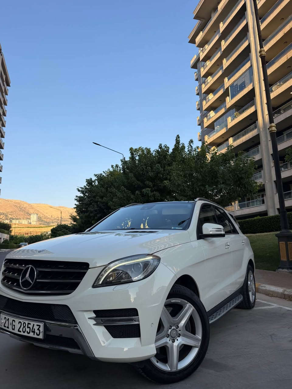 Mercedes-Benz ML350 2013 سەیارەکە زۆر باکە فول فولە بێ بۆیاخە خلیجیە ١٠٠هەزار کم حەقیقی رۆشتوە زۆر کەم دەرکراوە پانۆرامایە ئۆتۆپارکە ناوزەردە بۆدی AMGیە  
سنوق جەگە پێش و دوا حاسەیە ڕادارە کامێرە یە ناوی ٣ رەنگ ئەگۆرێت سەیارەکە زۆر پاکە مەکینەو گێری نەکراوەتەوە تەقەو ڕەقەی نیە لۆکە سەیارەکە هی مەعرەز نیە سعرى ٢٤٨ گەڵاو مامەڵەیەکی کەم *********** وەتسئەپ *********** السليمانية, العراق
