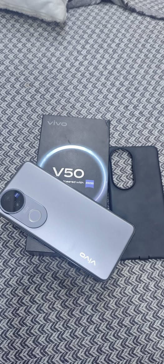 فيفو في50 ذاكرة 512 اخوالجديد لوك نسخه عالميه نقص شاحنه فقط السعر 450 الف
بوكو اف6 ذاكرة 512 اخوالجديد  بدون غراض السعر 300
مكاني بغداد حي البساتين***********
