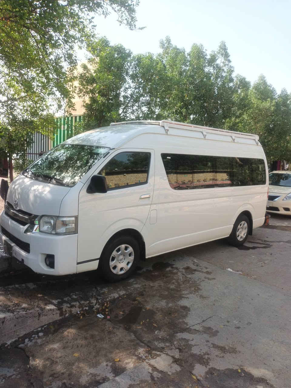 سلام عليكم ورحمة الله هايس للبيع موديل 2016 سيارة جديدة تخم تاير صدر جديد امامي وخلفي جديد بيه صبغ قليل باب اسلايت وبيه بارد قليل سيبايه درع سيارة جاهزه كبل للشارع مابيه اي نقص ماشيه 300  مكينة بلادية مامفتوحة سعر 310 مكان شعلة الصدرين مامتواجد على الفيس هذا رقمي *********** رجاء الي ميعجبة سعر لايكسر بلسيارة سيارة جديدة امانة الله
