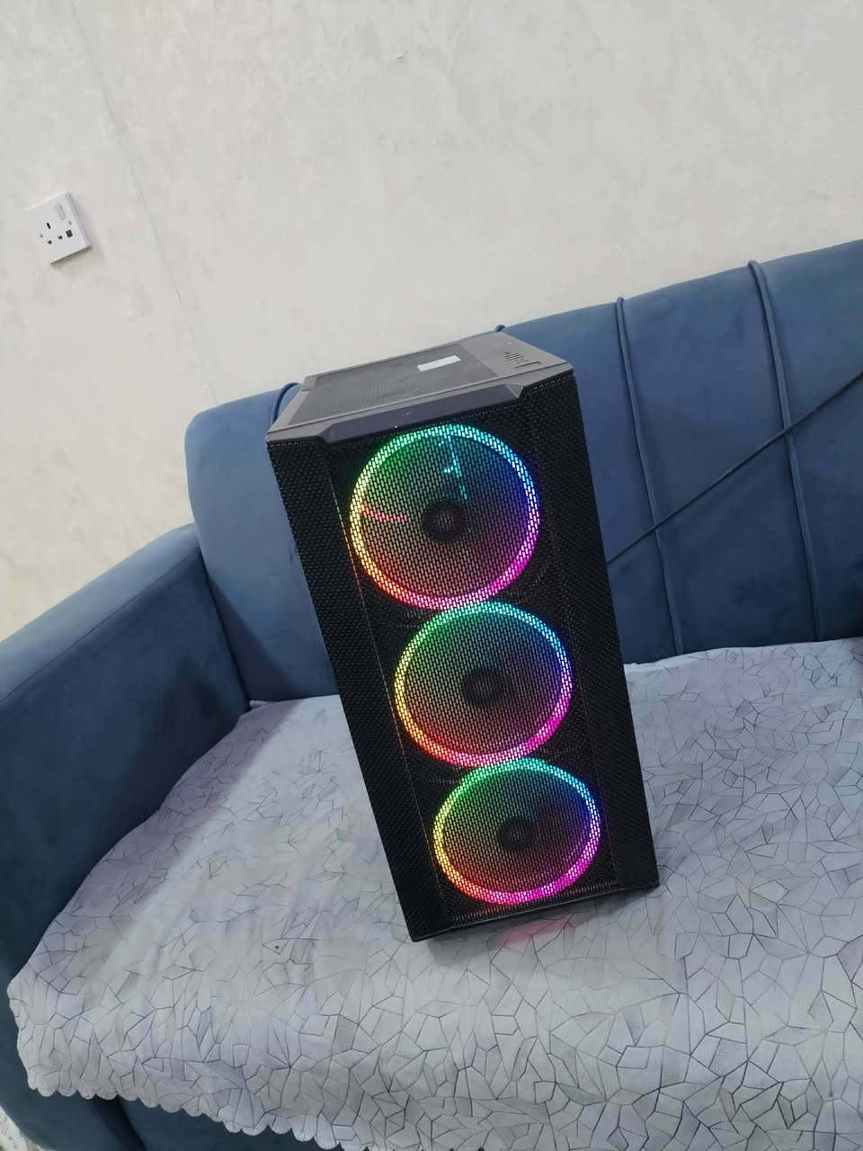 تجميعه البيع
250 بيه مجال قليل
الكارت RX 570 XfX
المعلج Intal xeeon 2680v4 
الرمات 16 ددار 4  تردد 3200
ء SSD 256
واساب
 ⁩***********
