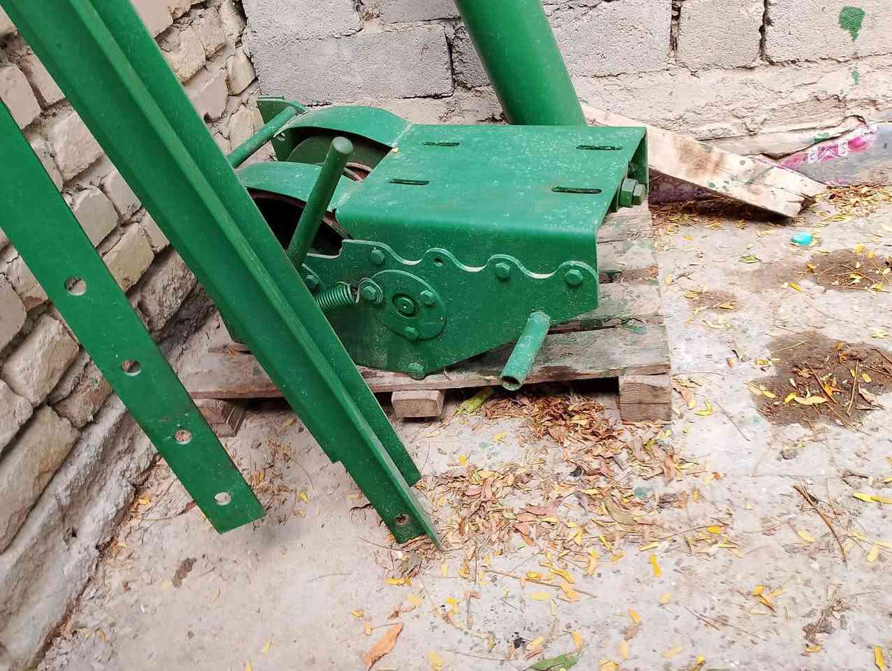 السلام عليكم ونج نظيف للبيع وياه اربع عرباين مستخدم قليل السعر خاص او اتصال على رقم ***********

