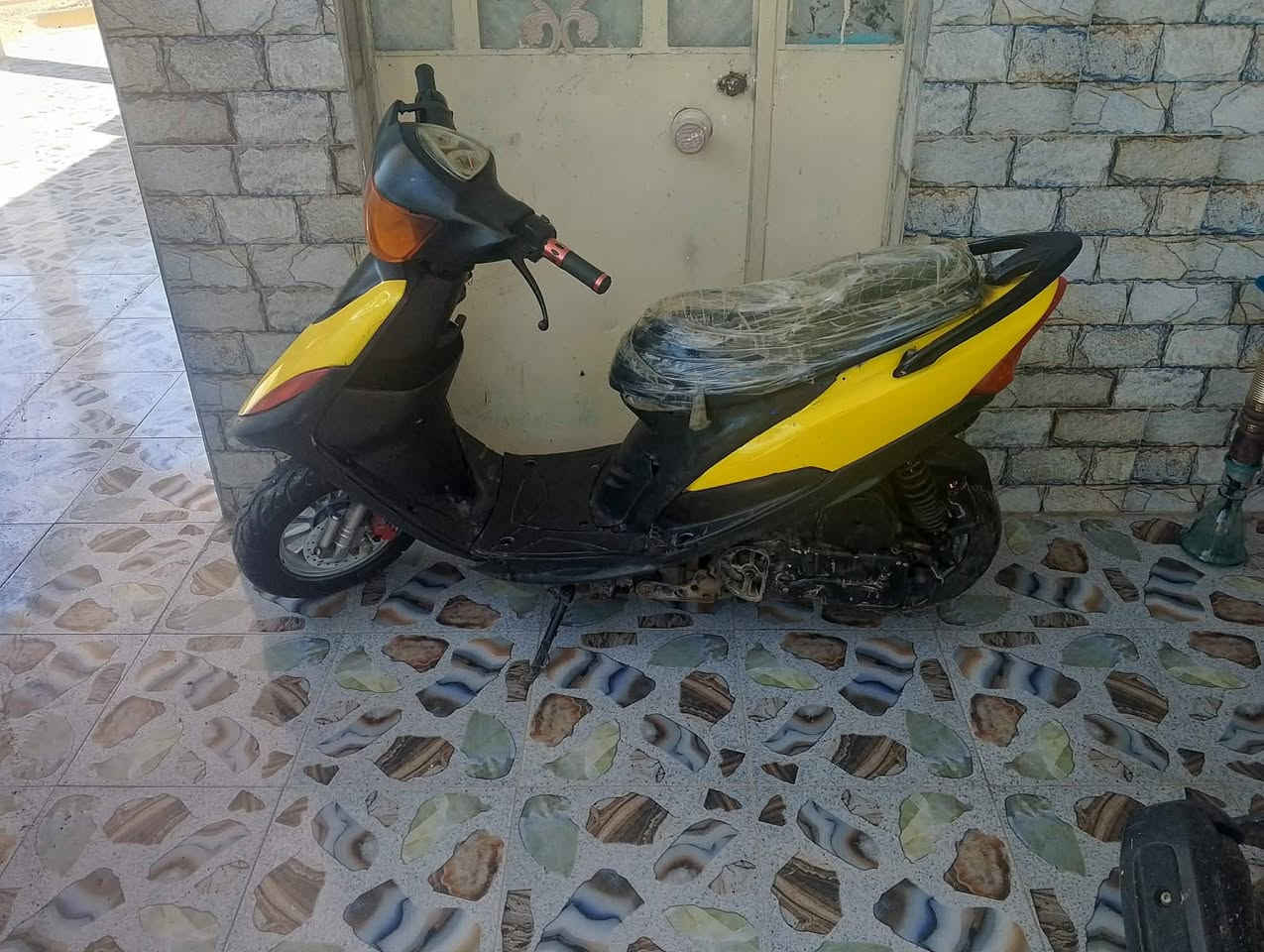 السلام عليكم ماكس عدله محرك مفتوح ولفات فقط موديل 2005الدراجه جاهزه نقصه باتري وتنضيف كابريته فقط شلعه ومعدل خير من الله مكاني مسيب شارع ابو لوكه ،،،،السعر 400وبيه مجال الاستفسار خاص او اتصل على الرقم ‏‪***********‬‏.
