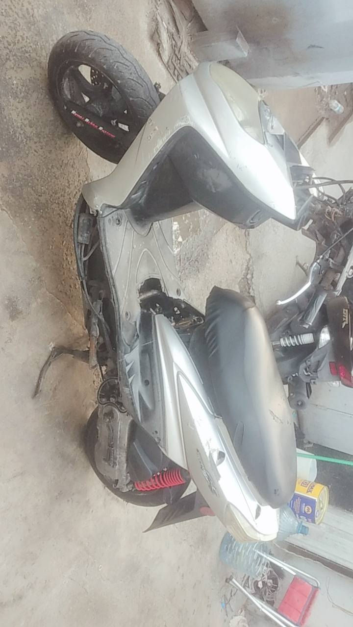 سكنس فحل كلشي نضيف كهرباء كاملة نقص كلجات تعبانة و من اشغل شوي و تطفة بلك جديد دهن كابريتر جديد ٢٠٠ قفل ابيعلك كوم حديد مكينة شغالة


**إذا كنت صاحب هذا الإعلان وتريد حذفه لأي سبب، رجاءا أرسل رسالة إلى الدعم الفني**