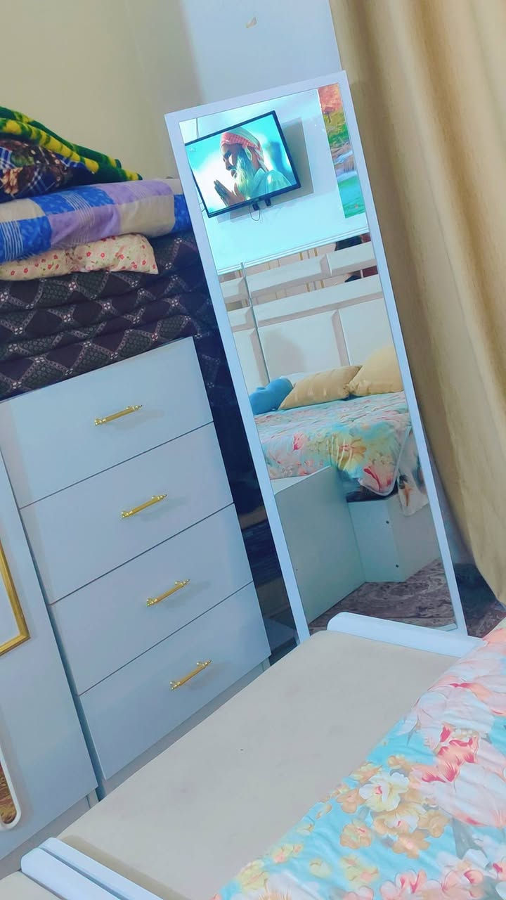 للبيع غرفه نوم تركيه كامله للبيع ١١ قطعه استعمال ٦  اشهر وكلش نضيفه وقويه تصميم راقي لونها ثلجي وذهبي الله شاهد اخذتها بمليون و٧٥٠ ورايدتها مليون و٥٠٠ قفل


**إذا كنت صاحب هذا الإعلان وتريد حذفه لأي سبب، رجاءا أرسل رسالة إلى الدعم الفني**