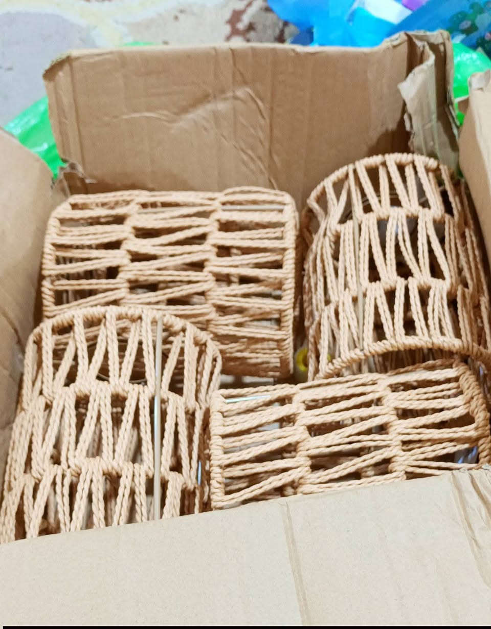 غطاء مصباح من الراتان، 4 قطع من عاكس الضوء الكلاسيكي بوهيمي منسوج يدويا للمصابيح.
الأرضية والثريات ومصابيح الطاولة ومصابيح الحائط


**إذا كنت صاحب هذا الإعلان وتريد حذفه لأي سبب، رجاءا أرسل رسالة إلى الدعم الفني**