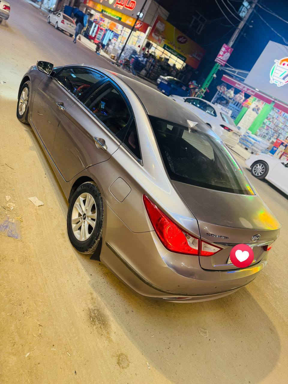 سلام عليكم ال عشاق سوناتا جديد 
 سوناتا وارد كوري سياره بيها جاملغ بي جرد قليل بدون حادث وارشي باقي سياره كفاله عامه حتا من البارد وسونار موجوه بالمنشور 
مكينه 2000دوش مامفتوحه 
ماشيه 87 الف سياره كارتون جديده وجاهزه معنه كلمه 
فول مواصفات عده البنراما بصمه تحكمات كامله 
اشاير بالمري مري شفط تبريد قطعتين كشنات جلد
+كشنات. تدفئه تبريد قياده لد عوجيه أشارت ترحيب وبعد هواي مواصفات سعر112 وبالعافيه ع يأخذها التواصل ع رقم***********
