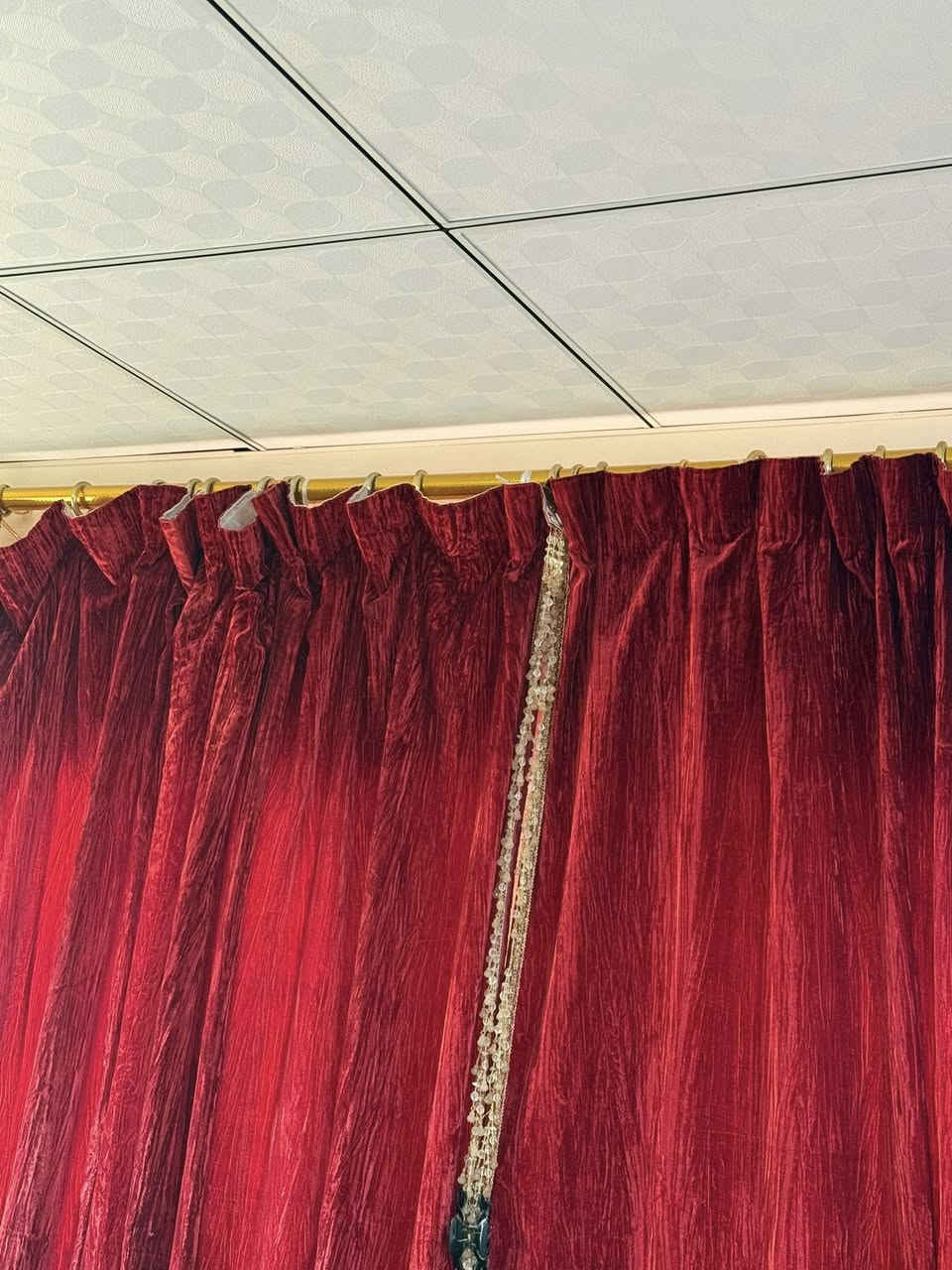 السلام عليكم عندي هاي الستائر للبيع العرض ست أمتار. قطعتين كل قطعه   ثلاث أمتار  وطول ثلاث أمتار قديقه  السعر ٢٥ ألف


**إذا كنت صاحب هذا الإعلان وتريد حذفه لأي سبب، رجاءا أرسل رسالة إلى الدعم الفني**