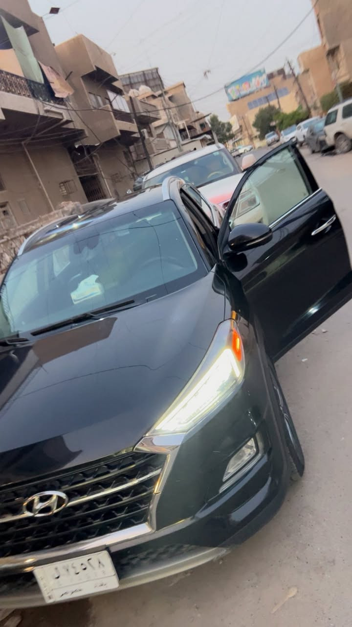 سلام عليكم 
البيع‼️
هونداي توسان المتدد 
موديل21
لون: أسود 
السياره فول للخير ماعده البنورما 
موصفات ⬇️
4كامرات 
نقاط عميه 
دمام خلفي بل صندوق 
ابل كاربلاي 
أندرويد اوتو 
صندوق كهرباء 
نضام تحديد مسار
بصمات أبواب عدد2
اشاير بل مري 
رادار جانبي +امامي 
امرايه وسطيه تعتيم 
السياره بعّد بيها مواصفات لمتدد معروف 
حجم المحرك:GDi2.4
قوتها بل حصان:181
🛑🛑🛑🛑🛑🛑🛑🛑🛑🛑🛑
السياره وارد أمريكا 🇺🇸 حادثه مرفق بل صور وهنانه بل عراق صاره بيها حادث بنفس الصفحه باب وحاملغ مبدل نفس لون
مكانها بغداد 
السعر:180قابل التفاوض 
رقمي:***********
