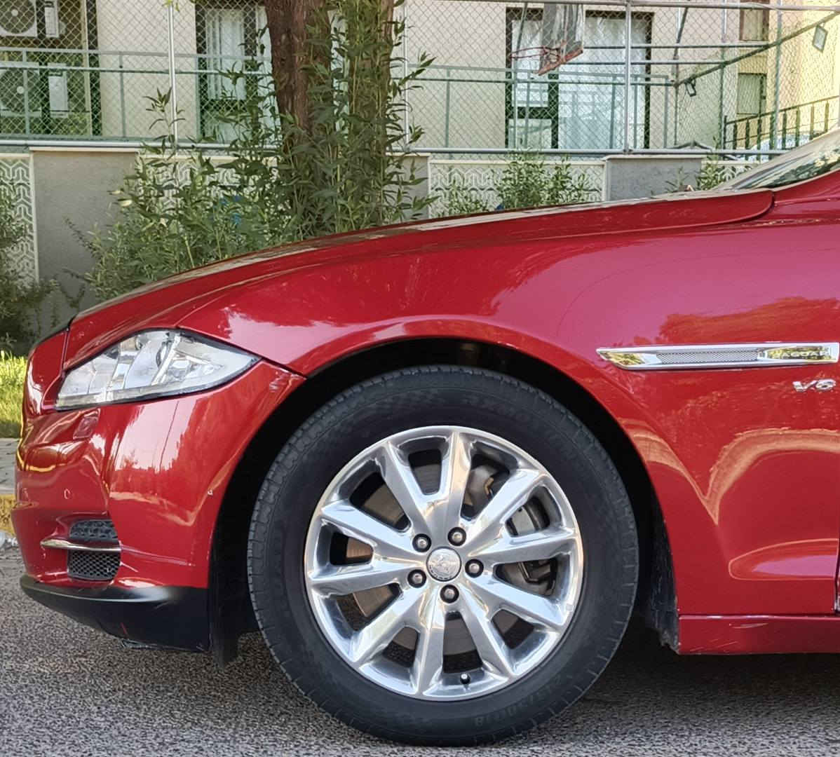 السلام عليكم...
جاكوار 2015 فئه (XJL) يعني فووول الفئه الاعلى رقم بغداد مشروع وطني ابسمي الهزه والرقم جدد

السياره خليجيه مكفوله من الحادث والظربه والتبديل بيهه شبر صبغ بالجاملغ الامامي فقط وطخه بصيطه اباب السايق على وظعهه وبقيه السياره مكفوله وشرط السونار

مواصفاتهه السياره ... تچي فووول 1/1 ... يعني فوول للاخير وجنايتهه يعرفون هل شي 
مكينتهه 6 سلندر تنفس طبيعي ابدون تيربوو

مكان السياره بغداد / الكرخ

السعر  128 وبيهه مجال بصيط حك الجيه

للاستفسار  ***********
