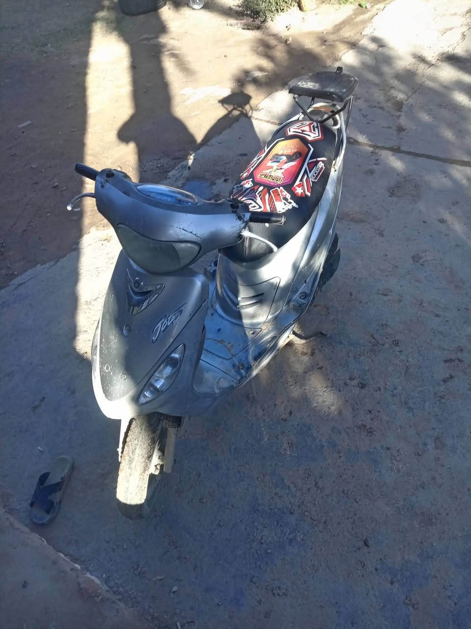 سلام عليكم دراجه ماكس منغولي البيع فقط بدون مراوس دراجه بلاديه كفاراته ختم واحد محرك بلادي العنوان بابل الحصوه السعر ٤٠٠وبيه مجال بصيط ***********
