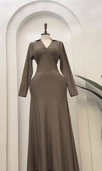 فستان • ساندي ايطالي • مقاس ٣٨-٤٨