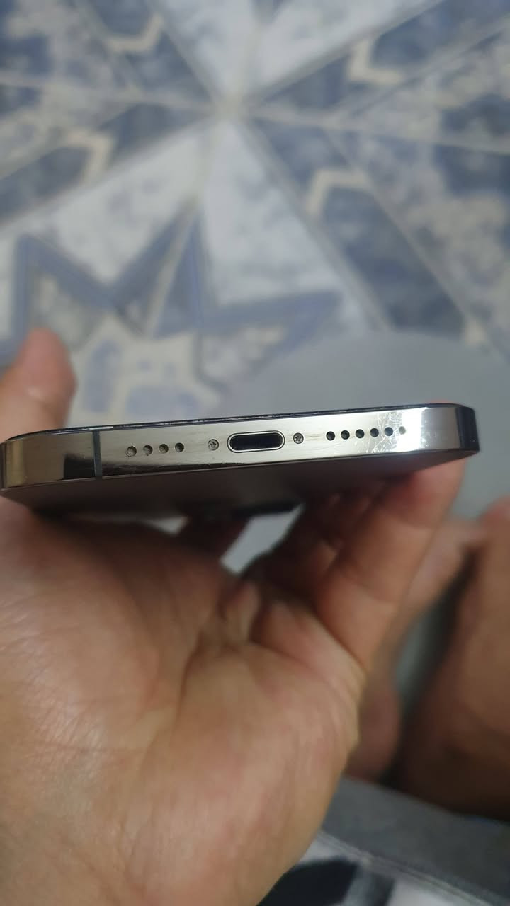 ٢٥٦ 12 pro max
متبين اي ملاحظات
محافظ عليه اول مرة اشيل الكفر مالته
بطارية ٧٨% 
سعره ٣٠٠الف فقط
كامل ملحقات 
مكاني بغداد حي الخضراء
***********

