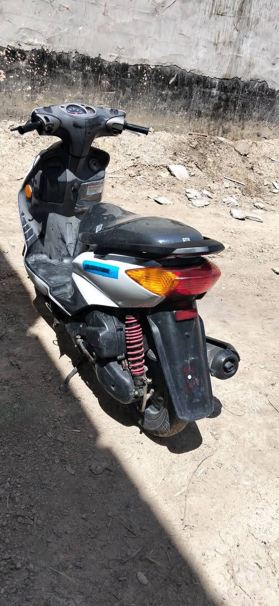 سكنس ياباني 110دراجه نضيفه استعمال شخصي كامله مابيهه نقص مكان بعقوبه تحرير سعر 600بيهه مجال قليل***********
