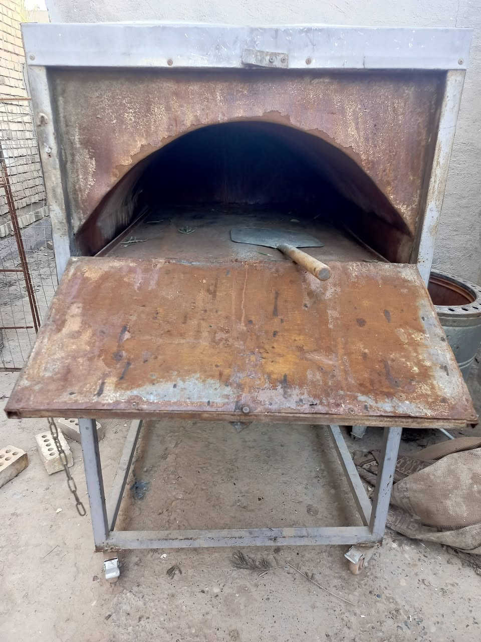 فرن للبيع مع الصواني صغير مع الوسط مع كبير مع كرك***********بغداد حي البتول
