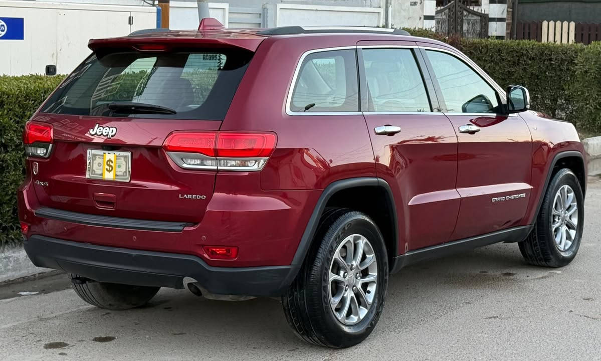 السلام عليكم أخوان ،
للبيع فقط!!
جيب / كراند شيروكي / لاريدو 
موديل 2014
(خليجي / وكاله ليث العبيدي )  
رقم بغداد / تحويل مباشر
السياره كفاله عامه من الصبغ والتبديل . بيها مكانين بارد بسيط  …
فتحه سقف سلايد 
محرك 6 سلندر 3600 
💥كير أوتو طياره S 
💥4 ويل
💥تشغيل عن بعد 
💥مقاعد جلد  وكهرباء 
💥تبريد قطعتين
💥بچم LED 
💥بصمة تشغيل وأبواب وجنطه
💥فول تحكم ستيرن
💥ماوس وضعيات قياده 
💥شاشه + كامرة 
💥تلفون + حاكيه + بلوتوث 
💥شاشه صغيره بالدشبول لعرض الأعطال

💥داخل لونين / بيجي وقرميدي 
💥منافذ شحن وأواكس 
وباقي التفاصيل معروفه ...
أخوان السياره كامله ولكمال لله
كير / محرك / حداده / كهربائيات / خير من الله خوات الجدد ، ومابيها أي كلوب عطل مأشر بالدشبول الحمدلله ، 
ومسويلها سيرفس صيانه كامل
بلكات / فيول بم / زيوت وفلاتر / تخم تاير / بطاريات/ حدادة أمامي خلفي ، كله جديد 
السياره سنت احمر متصرفلهه 
سياره مال جني 
وبألف عافيه ع الياخذها ...
. . . . . . . . . . . .
السعر جدا مناسب  ( 210 ) وبيها مجال للطيبين 
للأستفسار . (***********)
