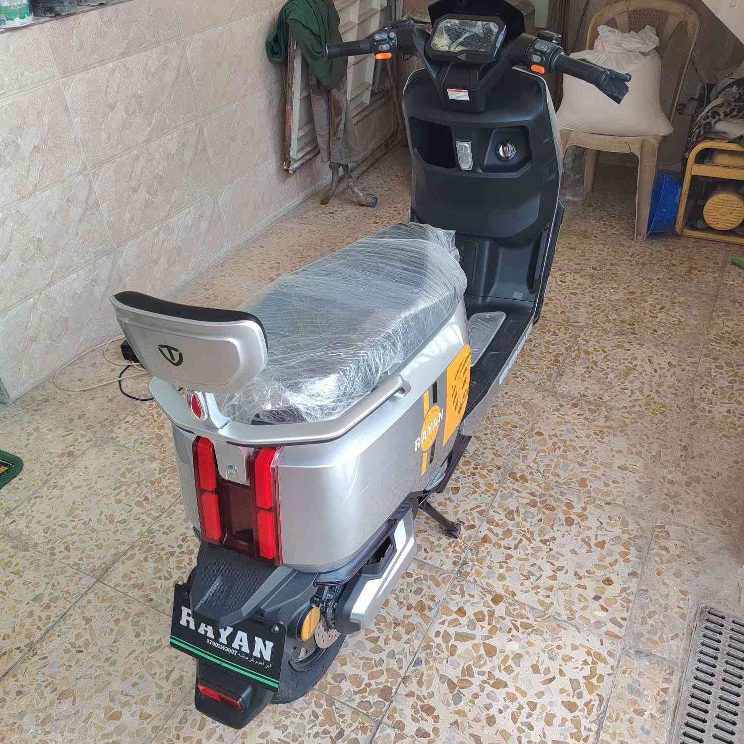 السلام عليكم دراجه شحن الريان جديده كلش مابيها لاشخط ولاكسر ماشيه ٢٧ مناقصها شي بطاريات جدد تايرات جدد بصمات وياها ثنين مكانها بغداد الكرخ السعر 850 وبيها مجال *********** ممتواجد ع فيس
