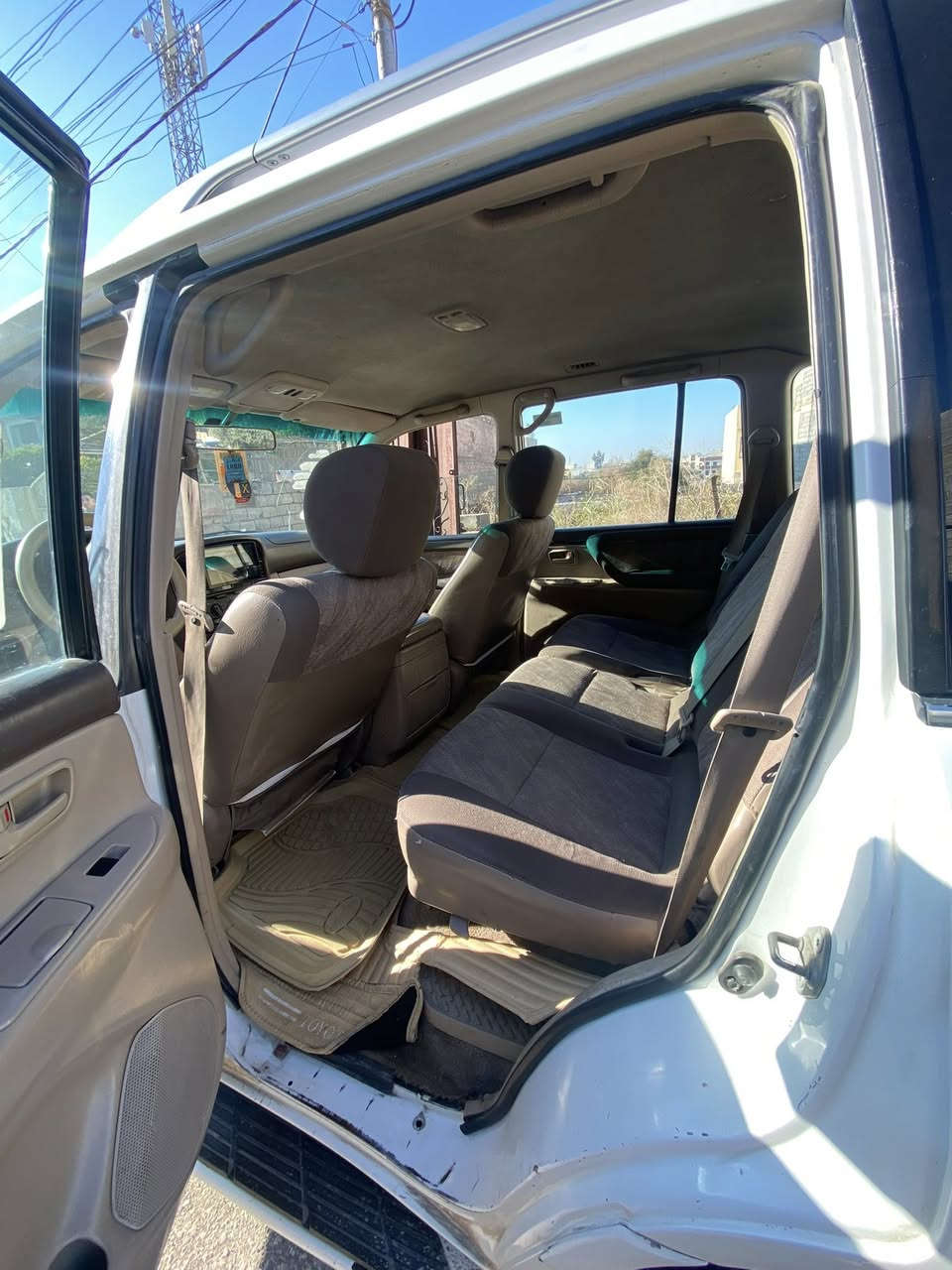 اسلام عليكم لاندكروز 2002محدث 2005السياره حيل حلوه بيه صبغ قطعتين منضومه مال غاز بيه السياره ما تصرف ربع عليه الرقم ***********/***********الكورك بي واتساب
