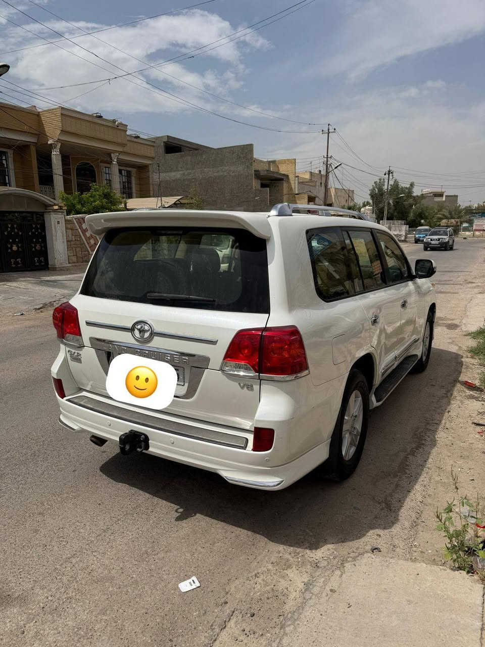 السلام عليكم للبيع لاند كروز موديل 2015 ماشيه 105 حقيقي سبير ما نازل تخم تاير جديد السياره مواصفات ساز السياره على وضع الشركه بيها فقط بارد قليل بل جاملغات الأماميه على كد اصبعين غير هاذ السياره كفاله عامه مكان السياره بغداد الجديده السعر 390 و بيها مجال ***********
