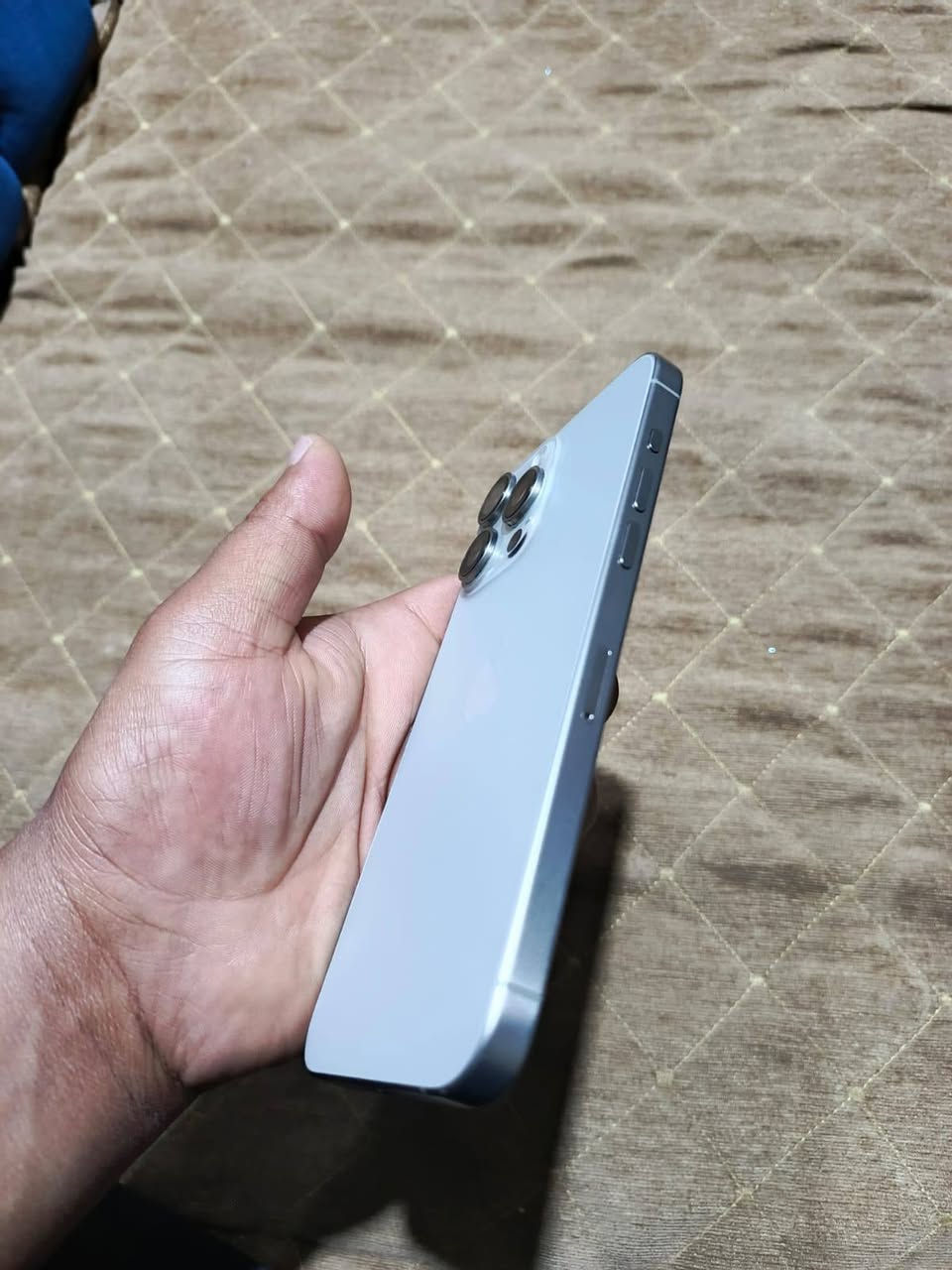 للبيع ايفون 15برو ماكس ذاكرة 256بطارية 85اليعر خاص اومراوس ***********
