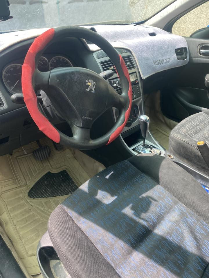 السلام عليكم 
بيجو فرنسي 307___2004 رقم بصره مشروع وطني
سياره مصبوغه حزام سياره كلهه ع البلاد كلشي شغال 
كير مكينه مكفولا مكاني بصره زبير السعر 44 
رقم الهاتف ***********
