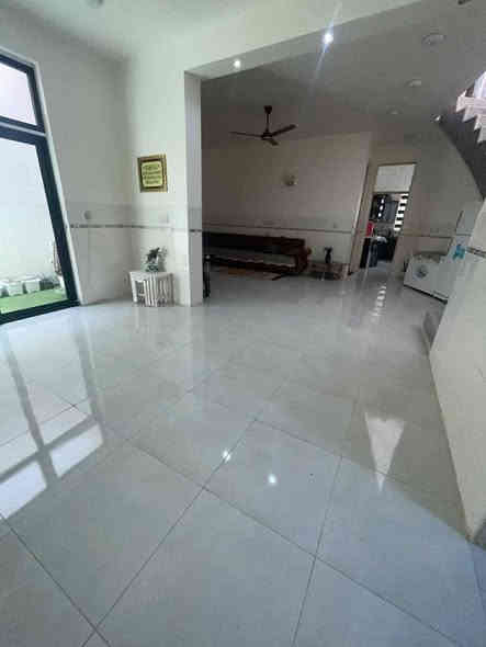 دار للبيع المساحه 400م بناء حديث 2025
يحتوي على غرفتين 5*4
صاله عدد اثنين قياسهم 6*4 و 5*4
استقبال 8*4 ونص
مطبخ بارد 5*4 + مطبخ حار 
صحيات داخليه وخارجيه
مساحة الحديقه والطارمه 200 متر 
العنوان ورديه خارج الشارع المشجر 
للأستفسار الاتصال على ***********
