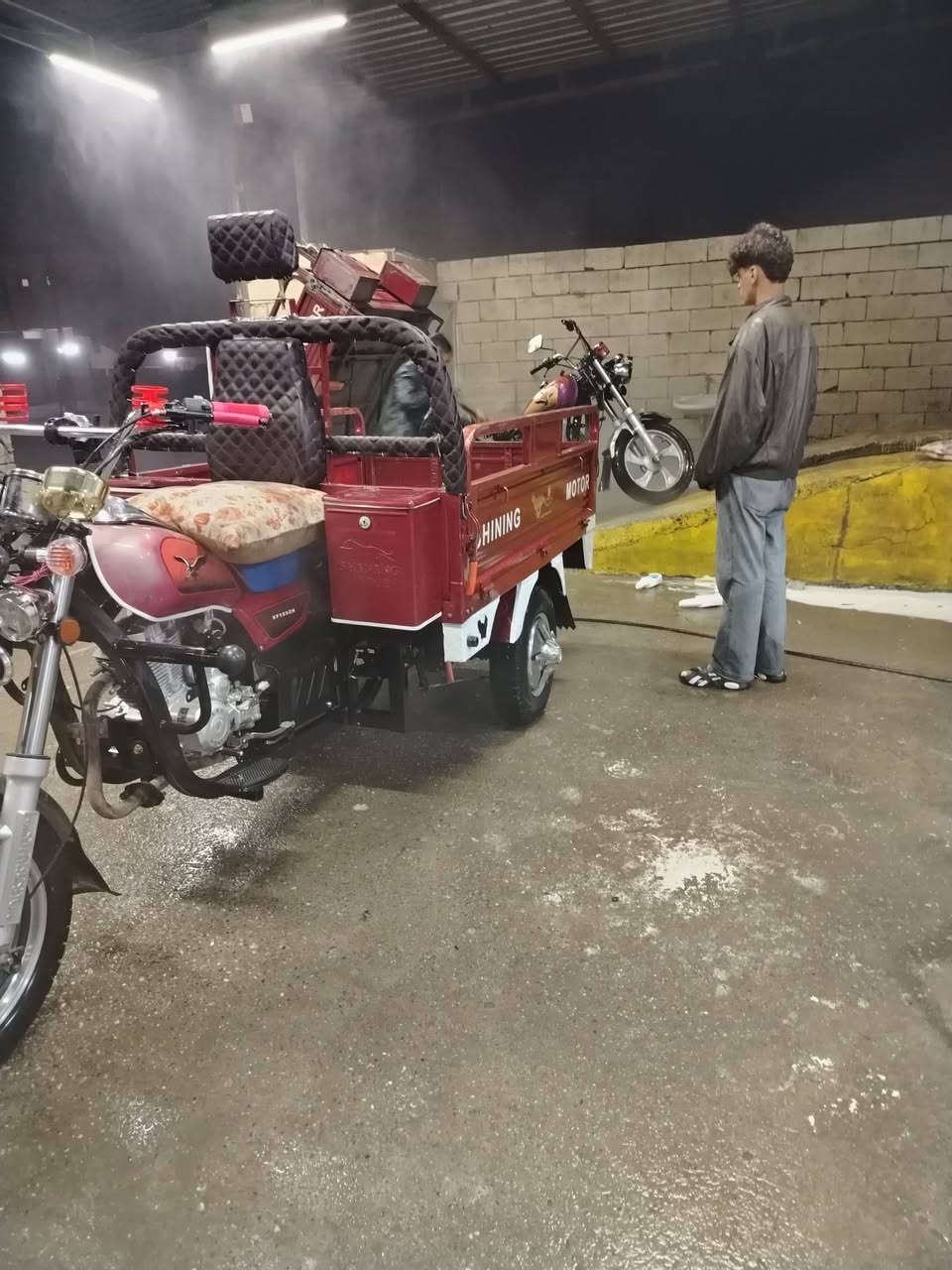 سلام عليكم عندي هاي الستوته فحل عالي قلاب شاخوان 2021 بليته ومنفيس وكمرك كامل شرط الترقيم مكينه 2024 ستوته مكفولة كفاله عامه تخم تاير جوبلس جدد ستوته حلوه واحله من الصور شراي خابرني وتدلل السعر مناسب ومراوس هم يرهم حسب القناعه ***********
