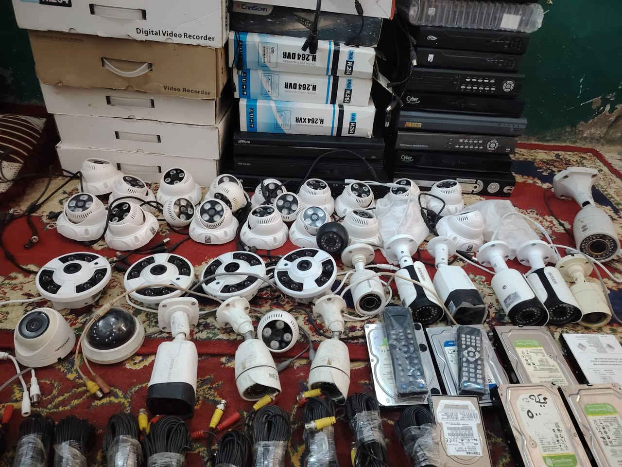 وينه الشراي شلعت غراض والله ابيعلك جوه سعر السوك  مكانهن النجف الإشراف كوفه شارع ميثم التمار قرب دور الحوزة مقابيل مجمع الجنابي الغراض كله جدد بيهن شكم كامره مستخدمه والباقي كله طك كارتون ٤٠ كامره و٣٠ جهاز ديفيئار وهاردات ٦ وكيبلاتهن ٢٥ قطعه قيم واخذهن شلع مستعجل على بيعتهن اريد اسوي عمليه  اخوكم ابو علي الطائي


**إذا كنت صاحب هذا الإعلان وتريد حذفه لأي سبب، رجاءا أرسل رسالة إلى الدعم الفني**