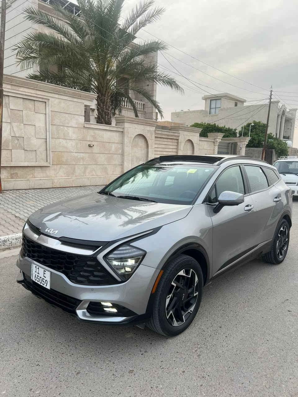 KIA SPORTAGE PLUG-IN  HYBRID SX 2024
 
📍السياره موجوده في بغداد للتواصل  ***********

كيا سبورتج  هايبرد + بلكن SX 2024 برستيج 
المسافة المقطوعه 45940mi
اللون .سلفر 
محرك. 1600 تيربو هايبرد 
الموديل 2024
مرقم بغداد 

                  ======= الاضافات👇👇 ======
  
فتحة بانوراما 
شاشة كبيره نفكيشن 
رادار امامي
 مانع تصادم
مانع انزلاق 
تحديد مسرب .
نقطة عمياء .
تصحيح مسار 
بصمه تشغيل 
بصمه ابواب 
كاميرا خلفيه 
كاميرا عداد 5 
كاميرا 360
طارة مدفية 
تشغيل عن بعد سياره 
كراسي مدفية + مبرد 
كراسي كهرباء عداد 2 
كراسي جلد 
كراسي ذاكره 
كراسي 5 راكب 
مثبت سرعة
تحكم ستيرن
شاحن وايرلس
هاند بريك كهربائي
حساسات خلفيه + اماميه 
حساسات مانع تجاوز 
ويل قياس 19
دفع رباعي 
باب خلفي كهرباء 
اضويه امامي زنون LED
اضويه خلفيه LED
كشافات LED
دفع رباعي 4X4
نظام GPS+خرائط 
كندشن مركزي امامي او خلفي 
وبلوتوث 
مدخل USB+ AUX
تحريك السيارة عن طريق البصمة 

🚗🚗حادث السياره كما موضح في الصور 🚗🚗

الأردن الزرقاء المنطقه الحره شارع 20 شمال 

للتواصل  / عمر الدليمي 00962786166701 علي الكرغولي 00962788505634
