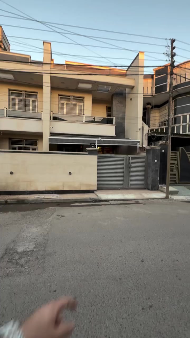 ⁨ ⁨ 🏡 للبيع – بيت حديث مودرن في السيدية

المساحة: 150م | الواجهة: 6م | النزال: 25م

التفاصيل:

 • الطابق الأول: صالة ضيوف + مطبخ حديث + غرفة نوم + حمام.
 • الطابق الثاني: ثلاث غرف نوم + حمام.

#لمعرفة #السعر #الرقم ( 1 ) #سأتي #السعر مباشره 

الموقع المثالي:
يقع المنزل في السيدية مربع الكهرباء على شارع عريض 12م

📞 للمزيد من التفاصيل أو لحجز معاينة، اتصل بنا على: 
*********** + واتساب مهندس غيث 
***********

عقارات عقارات_ابوظبي عقارات_الامارات عقارات_تركيا عقارات_للبيع المهندس_غيث_علي⁩⁩
