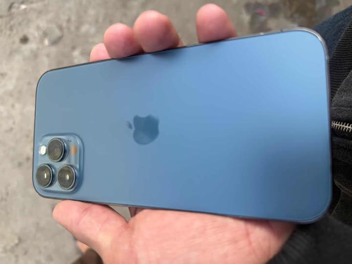 ايفون 12 برو ماكس لون نيلي مميز الجهاز عربي ماستر شرق اوسط الجهاز فقط مستبدل شاشه اصليه ثلاث  اخيارات باقي الجهاز كل مكفول الجهاز كلش نظيف زلغ واحد مابي وع فحص ذاكره 256 سعر الجهاز 340 وبي مجال العنوان بغداد المنصور رقم تلفون *********** وبي واتساب
