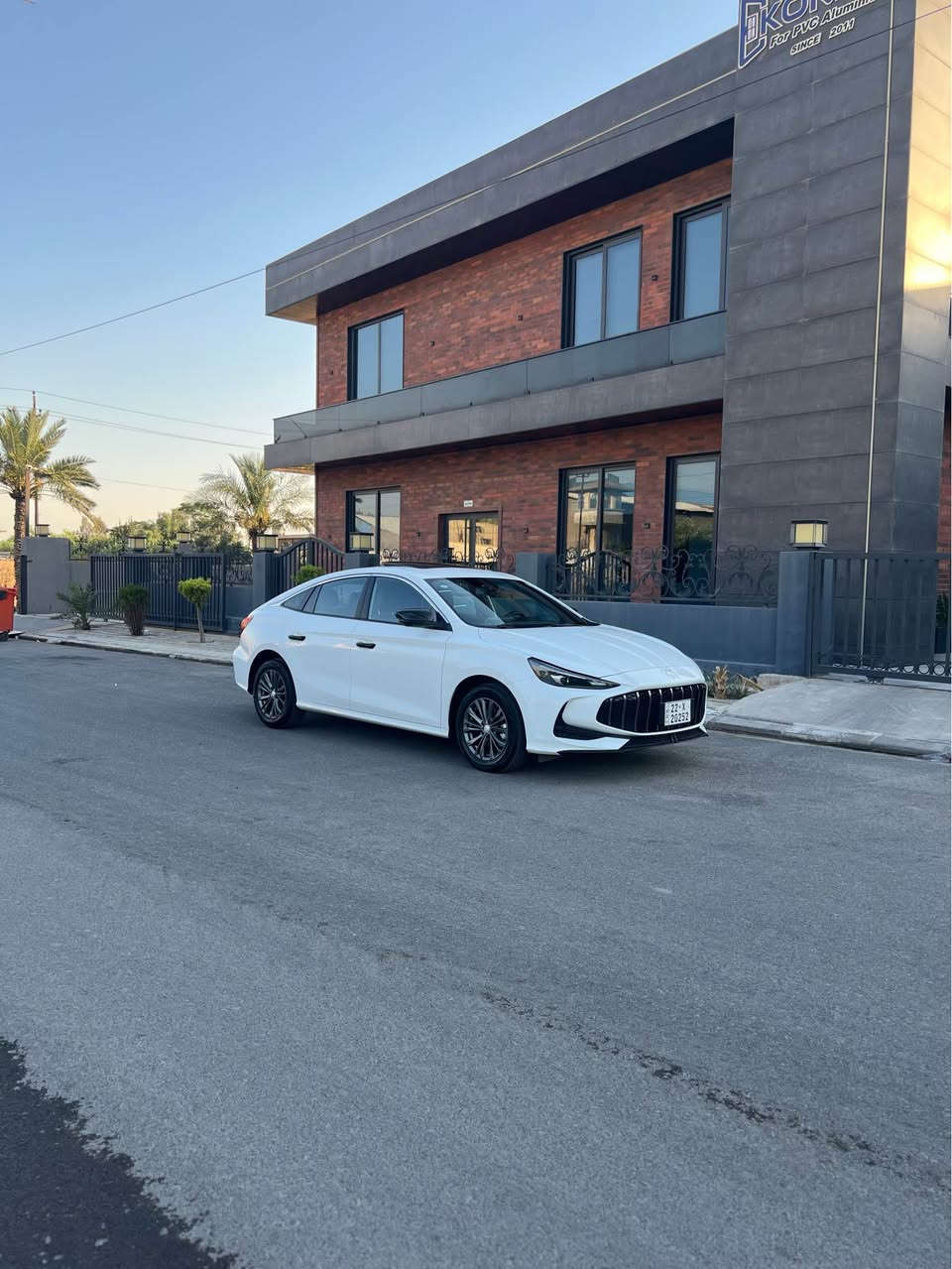 MG GT 
مۆدیل :- 2025
مواسەفات فول ، شا شە ئەکتیڤ ، ئاوێنە شەفت ، تەحدیل سورعە ، سلاید ، تەبرید مەرکەزی ،کار پلەی ، پێنج کامیرە، گێچ ئەلیکترۆنی ، لایت لید ، 
سەیارەکە :- ١١٠٠٠ رۆیوە 
بەس قۆپەکی لە چاملغی دواوە هەیە لای سەیاق لە وێنەکان دیارە سەیاتە کە زۆر خاوێنە
سعر:-  💸118💲
مۆبایل :- ***********📱 أربيل, العراق
