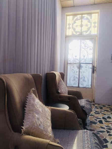 السلام عليكم 

بيت للبيع طابقين 

في حي الحكم 

المساحه 100 متر مربع

مقابيل خدمات 

الطابق الاول  مسلح  بناء 2012 
غرفتين وصاله واستقبال حمام داخلي وخارجي ومنور عدد 2 

الطابق الثاني  عكاده بناء 2016 
صاله و حمام وغرفه كبير  نضام سويت  
 
البيت حر غير مطلوب 

والسعر 95. قفل

للأستفسار اكثر اتصل عل الرقم التالي 

***********

#مصطفى_رعد
