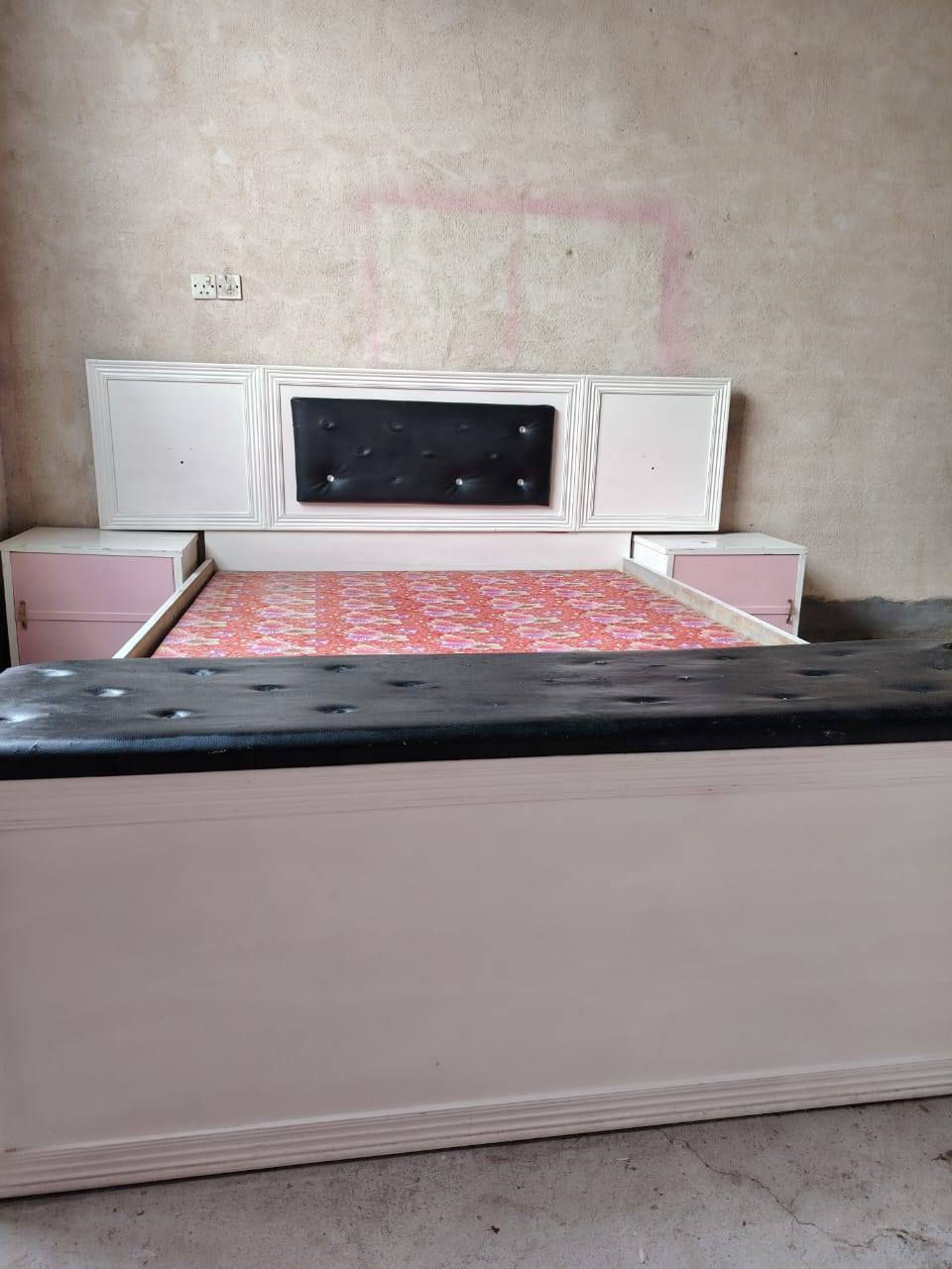 غرفة نجارة فصال تركي  شغل عراقي صبغ حراري درجة اولا السعر 650 بيه مجال قليل مكاني مسيب حي العسكري ***********
