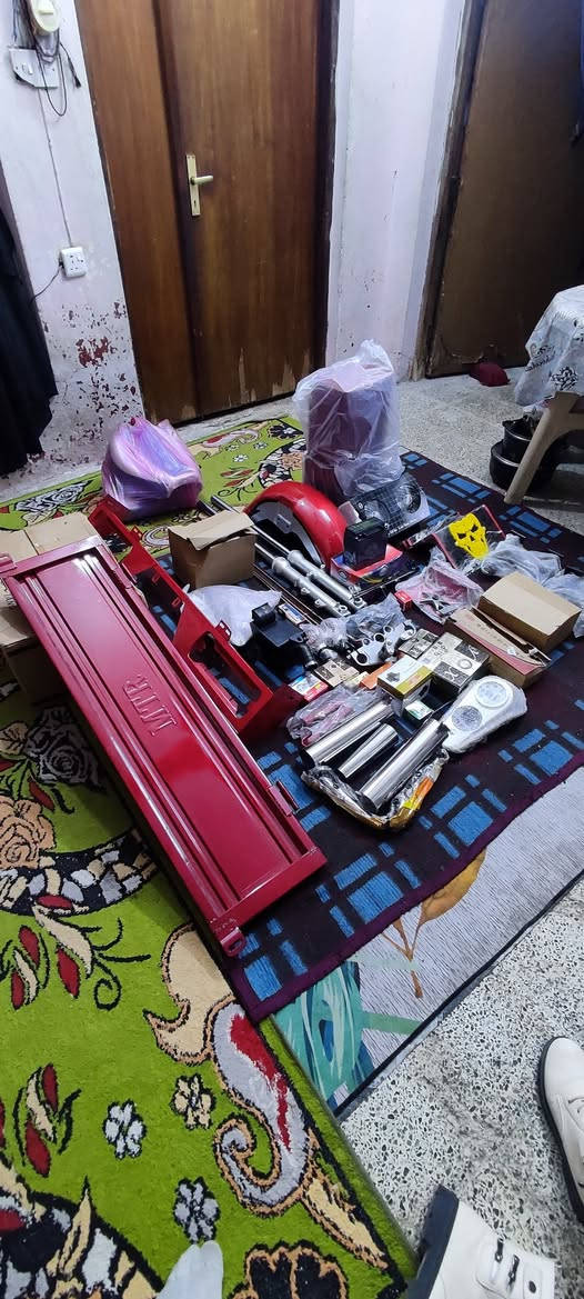 سلام عليكم غراض للبيع كله جديد واصلي وشفت عينك وسعر خاص هاذه رقمي ***********
